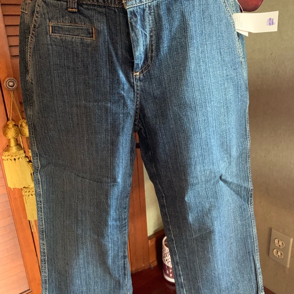 St. John’s bay crop jeans - Picture 2 of 4